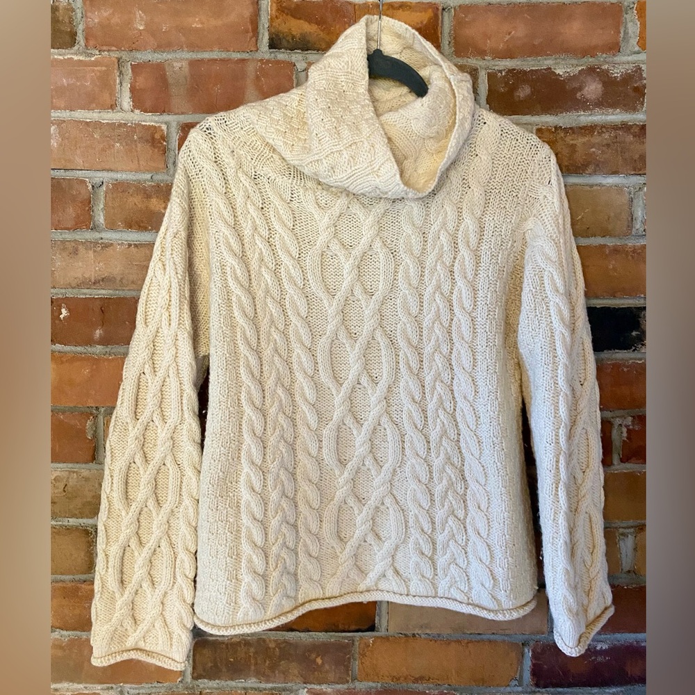 INIS CRAFTS IRELAND 100% merino wool cream turtleneck cableknit sweater medium